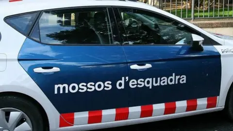 Veh&iacute;culo de los Mossos d'Esquadra, cuerpo auton&oacute;mico de polic&iacute;a en Catalu&ntilde;a (foto: Agencias)