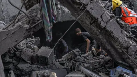Escombros por los bombardeos israel&iacute;es en la Franja de Gaza (foto: EP)
