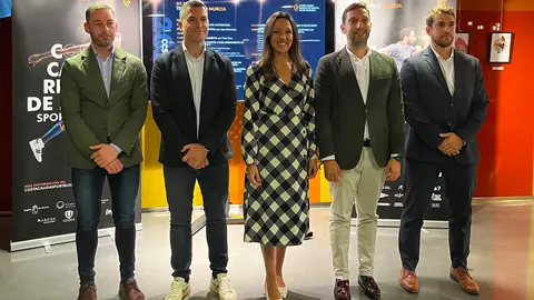 De izq. a der., Miguel &Aacute;ngel Noguera (edil de Deportes de Murcia), Antonio Ruiz (CEO de Sport Business World), Carmen Conesa (consejera de Turismo), Juan Francisco Mart&iacute;nez (director del ITREM) y Miguel Sieteiglesias (Universae)