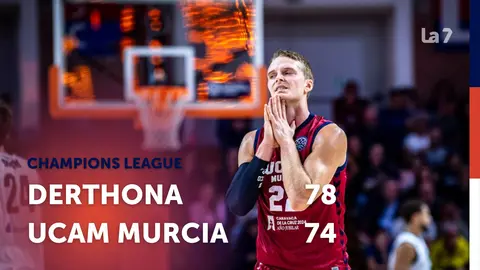 El jugador del UCAM Ludvig Hakansson lamenta un tiro fallado durante el partido