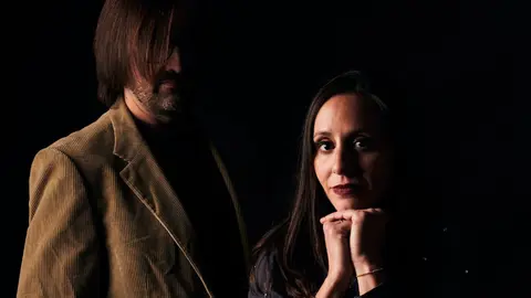 El t&aacute;ndem musical que forman la guitarra de Bienve Campoy (Noise Box) y la voz intimista de Evelyn Pi&ntilde;ero son 'Evve'