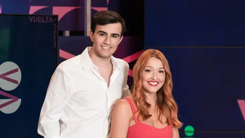 Pedro Jota Fern&aacute;ndez y Estefan&iacute;a Garc&iacute;a presentan 'Vuelta y Media', el nuevo programa de La 7