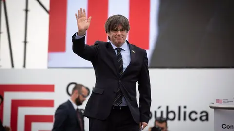 Imagen de archivo del expresidente de la Generalitat de Catalu&ntilde;a Carles Puigdemont durante el acto del Consell de la Rep&uacute;blica en Perpi&ntilde;&aacute;n (Francia) (foto: EP)