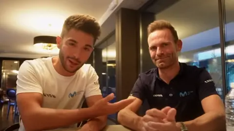 Rojas, durante el v&iacute;deo en el que anuncia su incorporaci&oacute;n al cuerpo t&eacute;cnico de Movistar Team