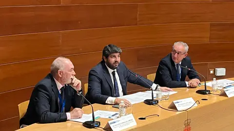 El presidente de la Comunidad, Fernando L&oacute;pez Miras, inaugura la Jornada Europea 'Retos actuales para una sanidad de futuro'(II)