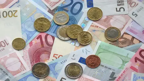 El PIB creci&oacute; un 0,3% en el tercer trimestre, una d&eacute;cima menos, y modera su avance interanual al 1,8%