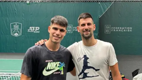Carlos Alcaraz entrena junto a Djokovic en Par&iacute;s
