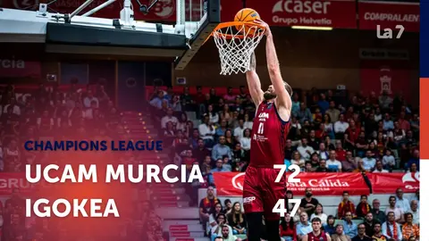 Radovic realiza un mate en el partido entre el UCAM y el Igokea