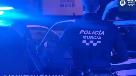 Imagen del momento de la detenci&oacute;n (Foto: Polic&iacute;a Local de Murcia)