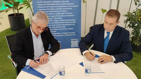 Firma entre Univesae y la Federaci&oacute;n de Golf de la Regi&oacute;n de Murcia (foto: Universae)