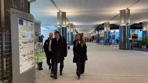 Puidgemont y sus colaboradores tras la reuni&oacute;n con Santos Cerd&aacute;n