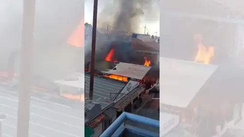 Imagen del incendio en el que fuera el restaurante Malena de la pedan&iacute;a murciana de Algezares (foto: La 7)