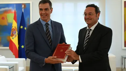 El fiscal general del Estado, &Aacute;lvaro Garc&iacute;a Ortiz (der.) junto al presidente Pedro S&aacute;nchez
