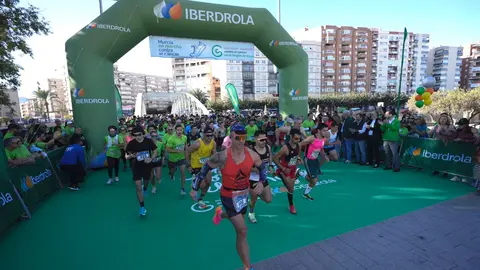 Esta marcha, que ha contado con m&aacute;s de 4.000 participantes, tiene como objetivo en esta edici&oacute;n recaudar fondos para la investigaci&oacute;n en c&aacute;ncer que lleva a cabo Anna Visa, quien estudia el efecto antitumoral de nuestro sistema inmunol&oacute;gico gracias a una ayuda postdoctoral de la Asociaci&oacute;n por valor de 160.000&euro; durante cuatro a&ntilde;os.