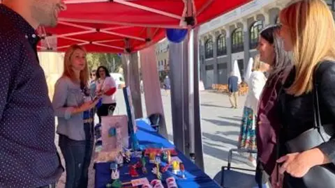 Los murcianos han podido hacerse controles hipogluc&eacute;micos en la plaza de Santo Domingo con motivo del D&iacute;a Mundial de la Diabetes (foto: Ayuntamiento de Murcia)