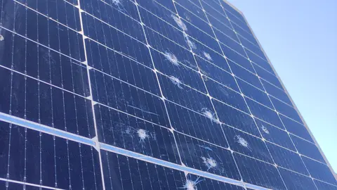 Placa solar afectada por el granizo (foto: Soltec)