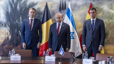 El presidente del Gobierno, Pedro S&aacute;nchez, recibido por Benjamin Netanyahu, primer ministro de Israel (foto: EP)