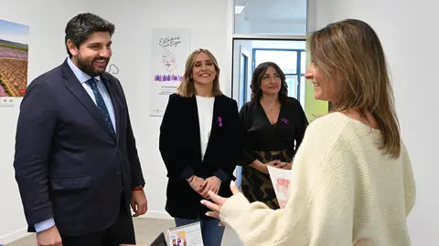 El presidente de la Comunidad, Fernando L&oacute;pez Miras, visit&oacute; hoy el primer Centro de Crisis 24 horas para asistencia a mujeres v&iacute;ctimas de violencia sexual de la Regi&oacute;n de Murcia (foto: CARM)