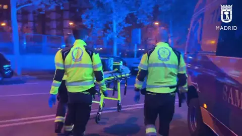Servicios de emergencias de Madrid en el lugar del presunto doble homicidio en el barrio madrile&ntilde;o de Carabanchel (foto: Ayuntamiento de Madrid)