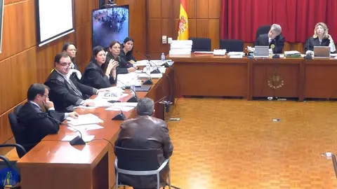 Imagen del juicio donde ha sido condenado el autor del asesinato.