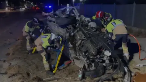 Imagen de los restos del veh&iacute;culo en el accidente de Calasparra