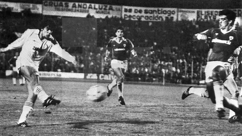 Manolo Sanch&iacute;s Hontiyuelo en su debut con el Real Madrid, donde marc&oacute; un gol al Real Murcia en La Condomina