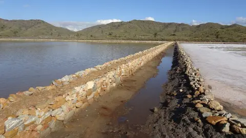 Las actuaciones incluyen la adecuaci&oacute;n de una de las motas del recinto salinero del Rasall.