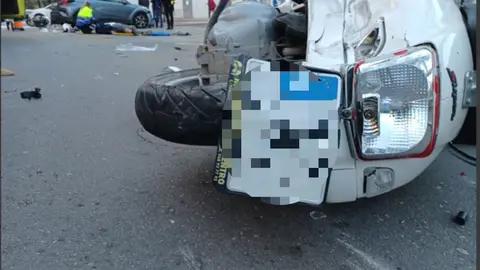 Imagen del accidente en la calle Isaac Alb&eacute;niz de Murcia (foto: 112 Regi&oacute;n de Murcia)
