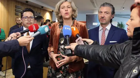 La concejala de Gobierno Abierto, Promoci&oacute;n Econ&oacute;mica y Empleo, Mercedes Bernab&eacute;, hace declaraciones a los medios de comunicaci&oacute;n (foto: Ayuntamiento de Murcia)