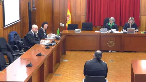 El acusado de matar a su padre en 2021 en Campos del R&iacute;o ante la jueza (foto:TSJMU)