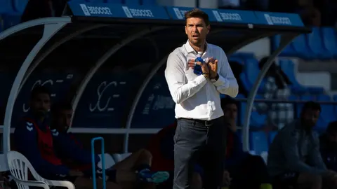El entrenador V&iacute;ctor Cea
