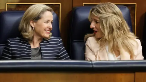 Nadia Calvi&ntilde;o y Yolanda D&iacute;az, en el Congreso de los Diputados