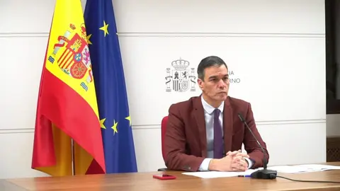 Pedro S&aacute;nchez felicita a los militares