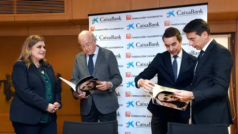 Carlos Egea, Emilio Llamas y Antonio Francisco Garc&iacute;a junto a Mar&iacute;a Teresa Mar&iacute;n, directora del Museo Salzillo