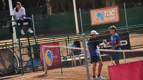 Partido de tenis en el Club de Campo