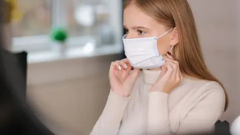 La mascarilla vuelve a ser obligatoria en los centros de salud de la Regi&oacute;n