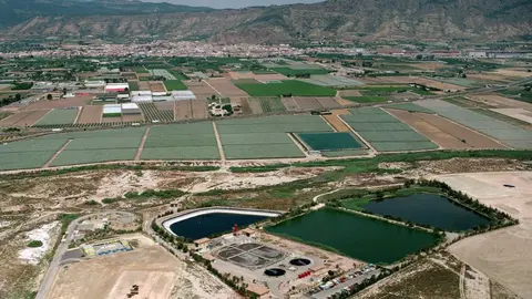 Imagen a&eacute;rea de la EDAR de Alhama de Murcia, que reutiliza el 100% de sus aguas regeneradas para uso agr&iacute;cola.