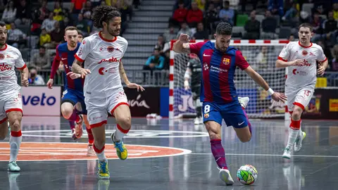 Imagen del duelo entre el Jimbee y el Bar&ccedil;a
