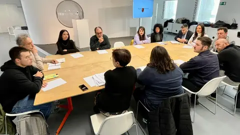 Imagen de la reuni&oacute;n de lanzamiento del programa 'ICA Nexo Joven'