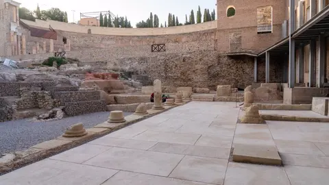 Mural y p&oacute;rtico del Museo Teatro Romano de Cartagena (foto: Ayuntamiento de Cartagena)