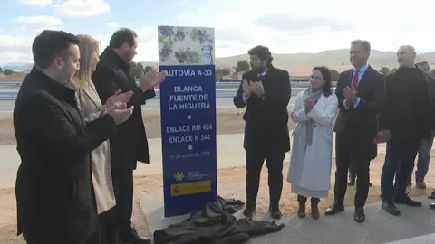 La A-33 ha sido inaugurada por El ministro de Transportes y Movilidad Sostenible, &Oacute;scar Puente, y el presidente de la Regi&oacute;n de Murcia, Fernando L&oacute;pez Miras, entre otras personalidades p&uacute;blicas (foto: La 7)
