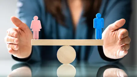Un 44,1% de hombres y 32,5% de mujeres creen que las pol&iacute;ticas de igualdad discriminan a los varones, seg&uacute;n el CIS