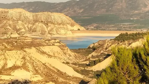 Imagen de un embalse de la cuenca del Segura