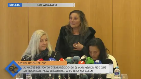 Comparecencia de la familia de Ivo Petrov, joven desparecido en el Mar Menor (foto: La 7)