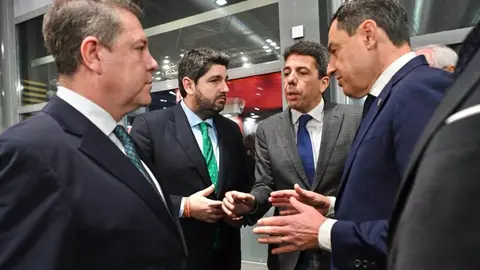 Imagen de la reuni&oacute;n de Fernando L&oacute;pez Miras con sus hom&oacute;logos de la Comunidad Valenciana, Carlos Maz&oacute;n; Andaluc&iacute;a, Juanma Moreno; y Castilla-La Mancha, Emiliano Garc&iacute;a Page (foto: CARM)