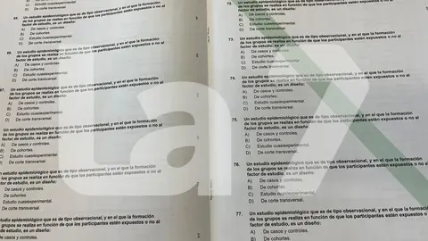 Imagen de dos p&aacute;ginas de la prueba de Fisioterapia convocada por el SMS con las preguntas repetidas (foto: La 7)
