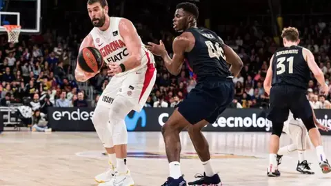 Marc Gasol en un partido con la camiseta del B&aacute;squet Girona ante el Bar&ccedil;a (foto: EP)