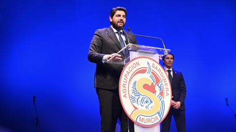 El presidente del Gobierno regional, Fernando L&oacute;pez Miras, clausur&oacute; ayer en Murcia la VI Gala Sardinera (Foto: &Aacute;ngela Ortiz)