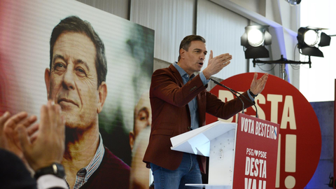El secretario general del PSOE y presidente del Gobierno, Pedro S&aacute;nchez, durante un acto de campa&ntilde;a del PSdeG, en Expourense, a 3 de febrero de 2024, en Ourense (Foto: Rosa Veiga - Europa Press)