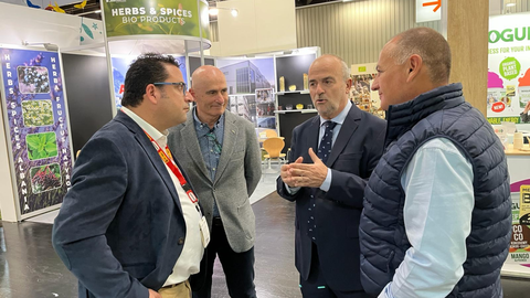 El secretario general de la Consejer&iacute;a de Agua, Agricultura, Ganader&iacute;a y Pesca, Francisco Gonz&aacute;lez Zapater, con parte de la delegaci&oacute;n murciana en la feria Biofach